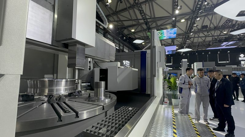 普通车床操作步骤详解：入门必备教程解析**